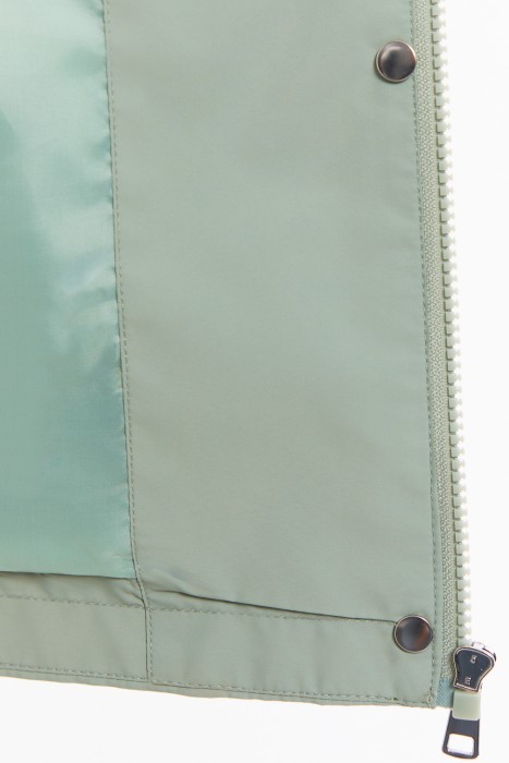 ветровка с капюшоном из россии вид сбоку