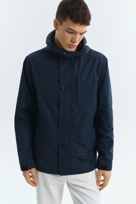 ветровка с капюшоном от бренда снежная королева вид слева