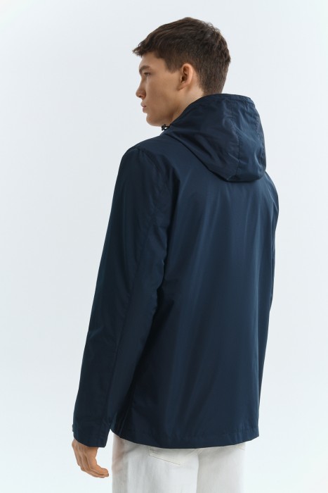 ветровка с капюшоном по цене 4980 руб вид справа