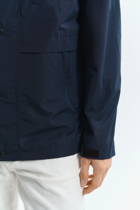 ветровка с капюшоном из россии вид сбоку