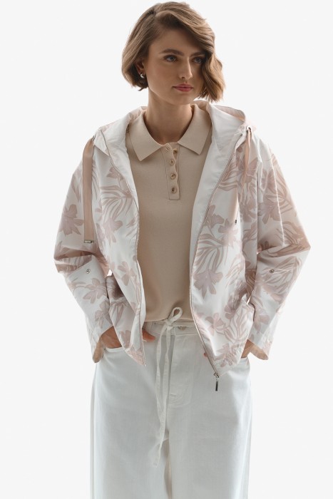 ветровка с капюшоном от бренда снежная королева вид слева