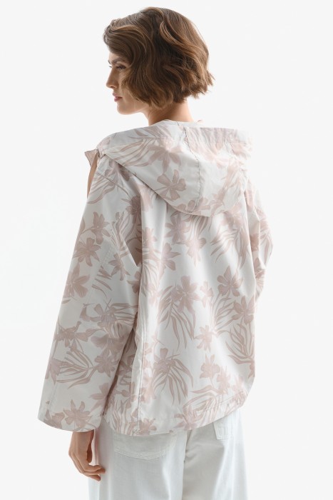 ветровка с капюшоном по цене 4470 руб вид справа