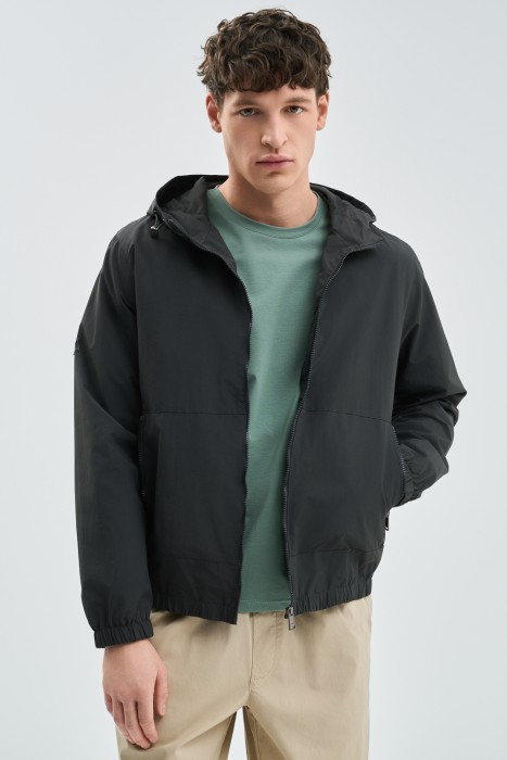 ветровка с капюшоном от бренда снежная королева вид слева