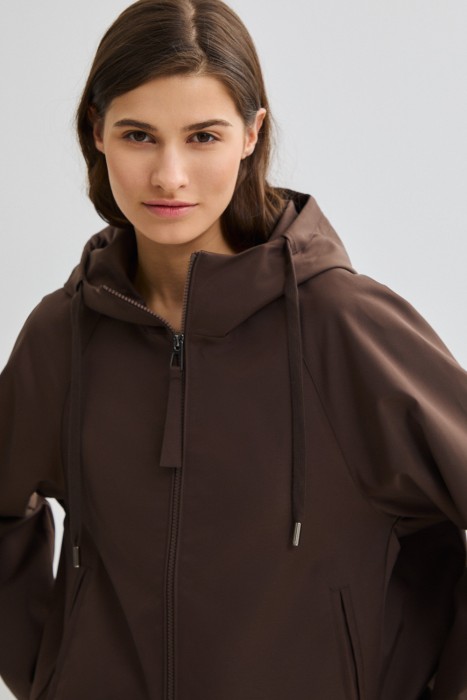 ветровка с капюшоном из россии вид сбоку