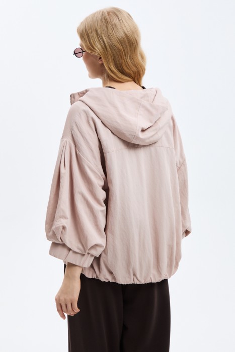 ветровка с капюшоном по цене 6520 руб вид справа