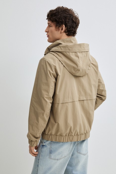 ветровка с капюшоном по цене 5600 руб вид справа