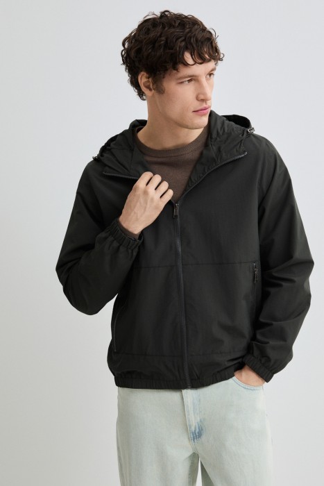 ветровка с капюшоном от бренда снежная королева вид слева