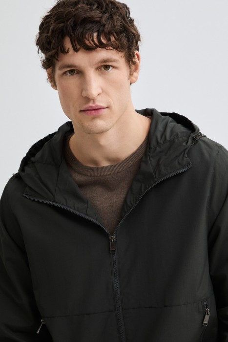 ветровка с капюшоном из россии вид сбоку