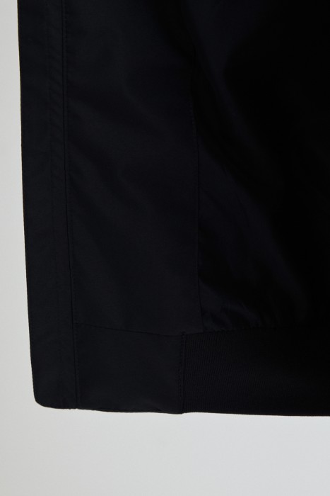 ветровка с капюшоном из россии вид сбоку