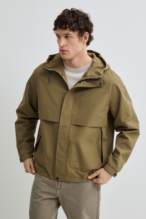 ветровка с капюшоном от бренда снежная королева вид слева