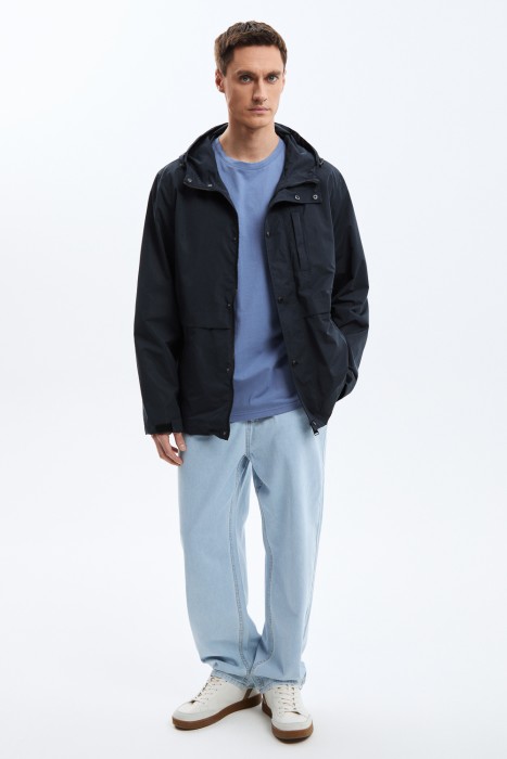 ветровка с капюшоном от бренда снежная королева вид слева