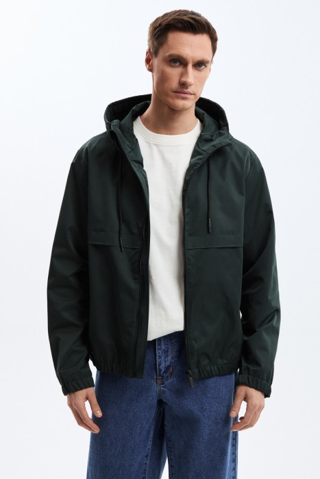 ветровка с капюшоном от бренда снежная королева вид слева