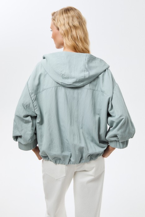 ветровка с капюшоном по цене 6520 руб вид справа