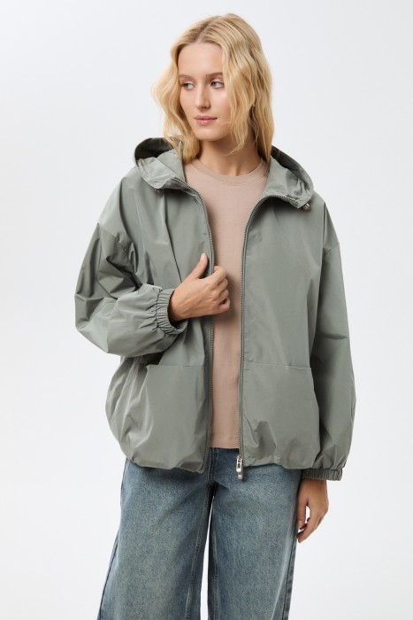 ветровка с капюшоном от бренда снежная королева вид слева