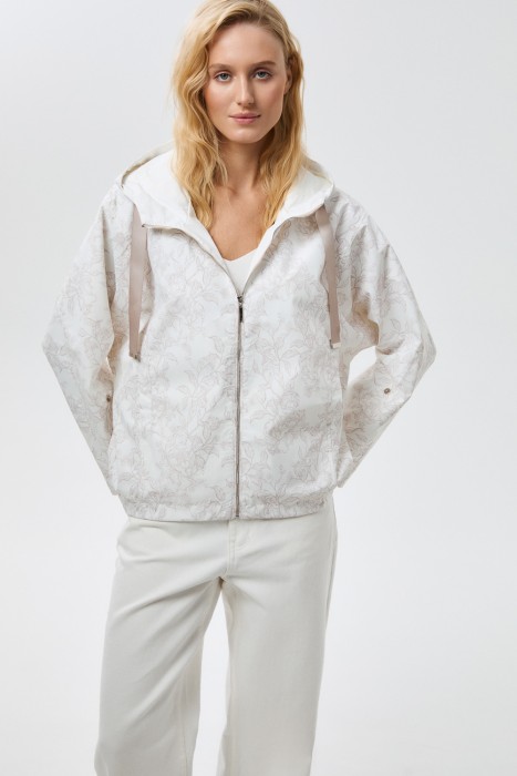 ветровка с капюшоном от бренда снежная королева вид слева