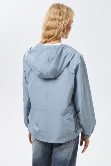 ветровка с капюшоном по цене 5360 руб вид справа