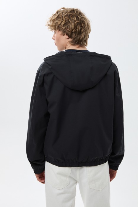 ветровка с капюшоном по цене 4830 руб вид справа