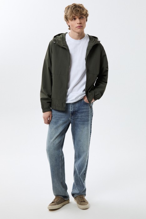 ветровка с капюшоном от бренда снежная королева вид слева