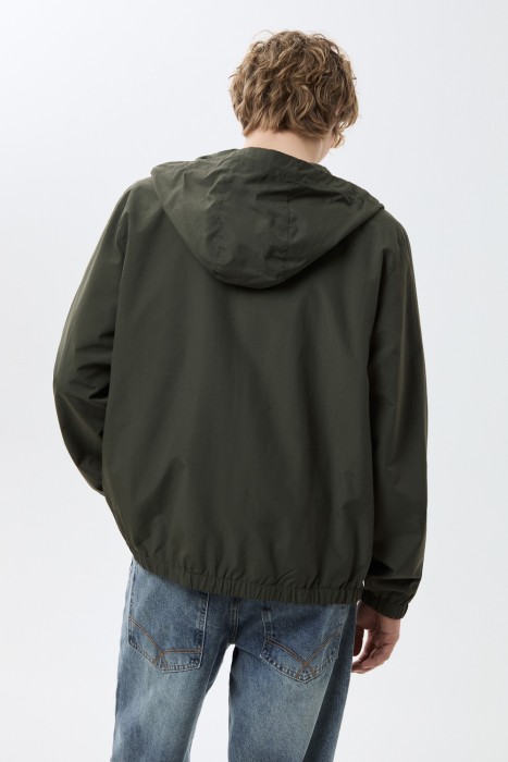 ветровка с капюшоном по цене 3980 руб вид справа