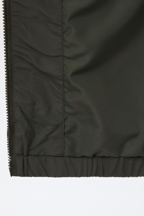 ветровка с капюшоном из россии вид сбоку