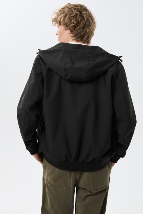 ветровка с капюшоном по цене 5210 руб вид справа