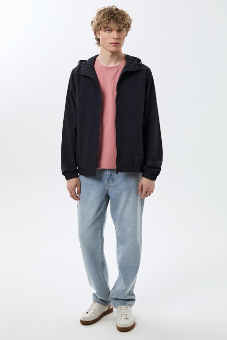 ветровка с капюшоном от бренда снежная королева вид слева