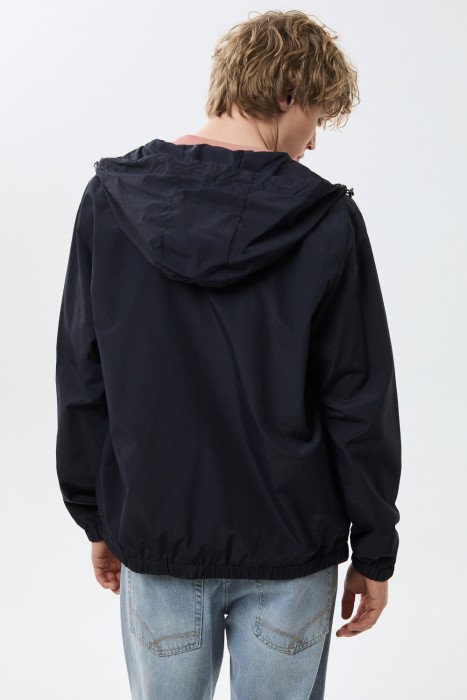 ветровка с капюшоном по цене 3980 руб вид справа