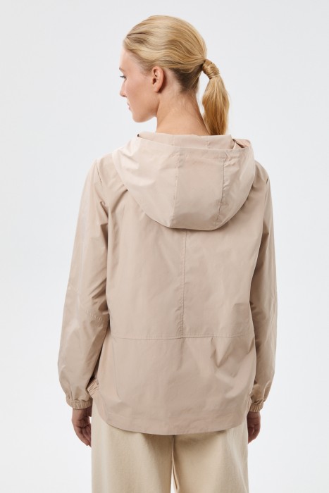 ветровка с капюшоном по цене 5360 руб вид справа