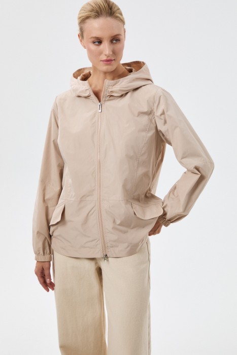 ветровка с капюшоном из россии вид сбоку