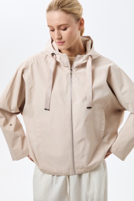 ветровка с капюшоном от бренда снежная королева вид слева