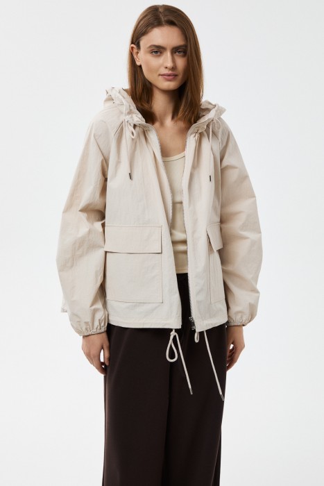 ветровка с капюшоном от бренда снежная королева вид слева