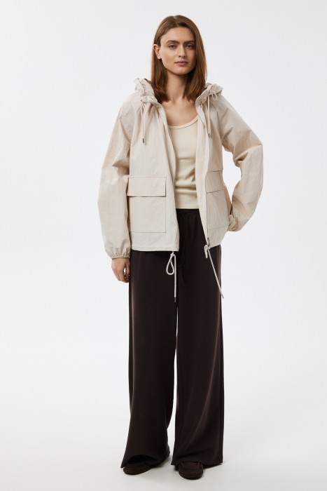 ветровка с капюшоном из россии вид сбоку