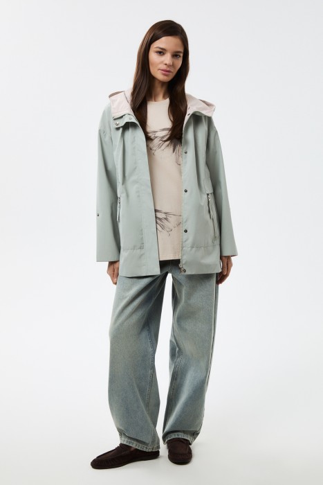 ветровка с капюшоном от бренда снежная королева вид слева