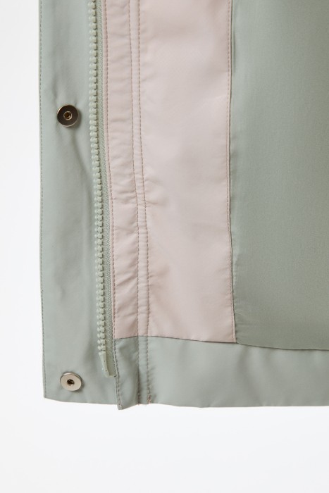 ветровка с капюшоном из россии вид сбоку