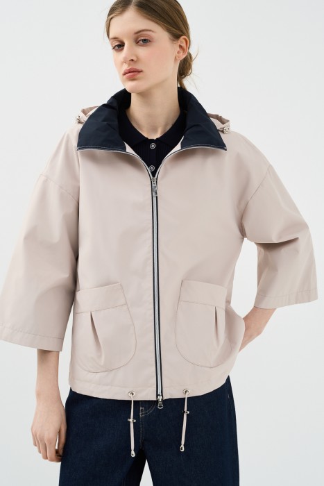 ветровка с капюшоном от бренда снежная королева вид слева