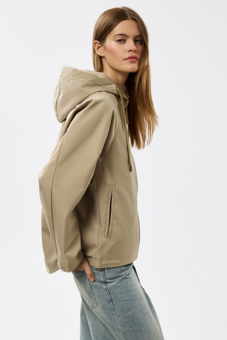 ветровка с капюшоном по цене 5320 руб вид справа