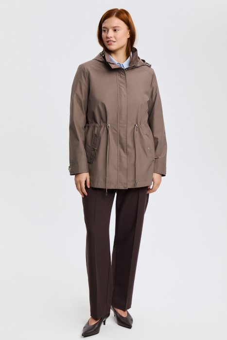 ветровка с капюшоном от бренда снежная королева вид слева