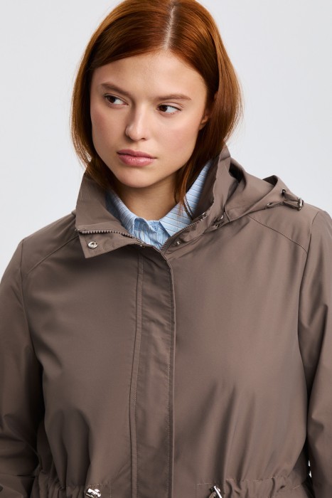 ветровка с капюшоном из россии вид сбоку