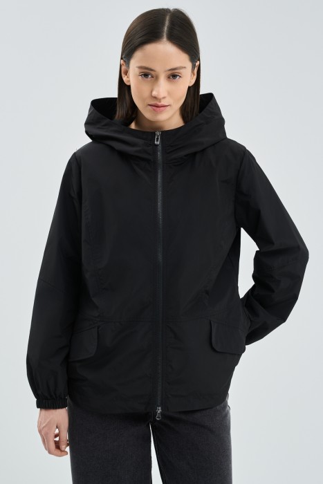 ветровка с капюшоном от бренда снежная королева вид слева