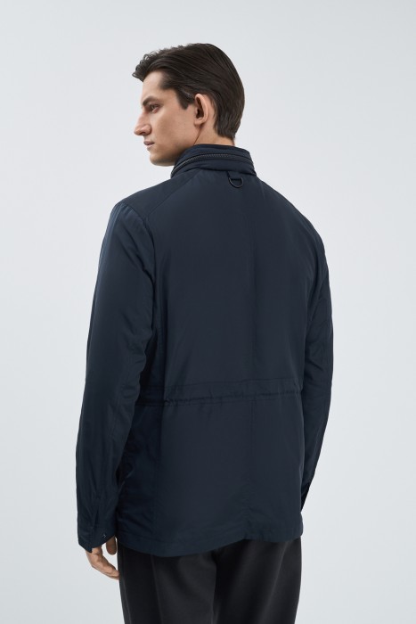 ветровка с накладными карманами по цене 5900 руб вид справа