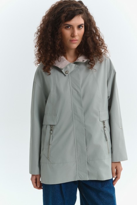 ветровка от бренда снежная королева вид слева