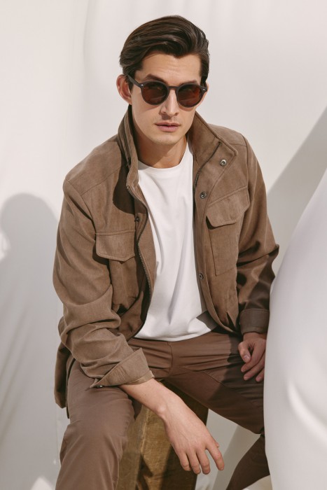 ветровка от бренда снежная королева вид слева