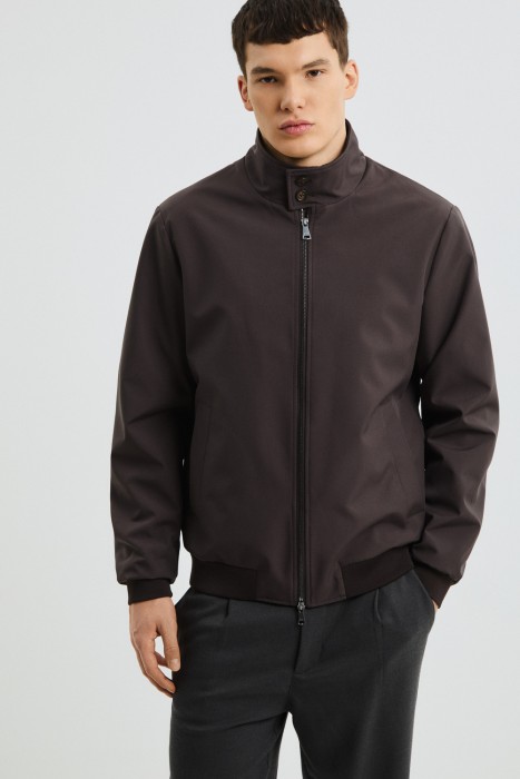 ветровка от бренда снежная королева вид слева