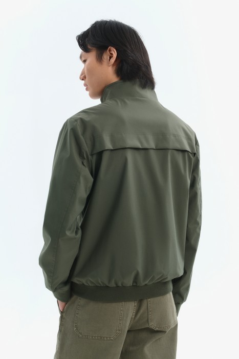 ветровка по цене 2510 руб вид справа