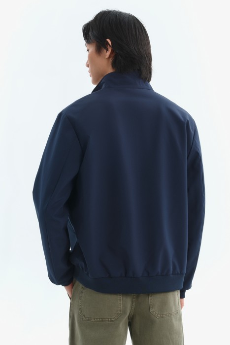 ветровка по цене 9590 руб вид справа