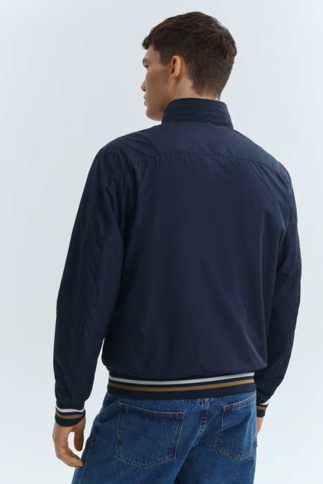 ветровка по цене 4980 руб вид справа