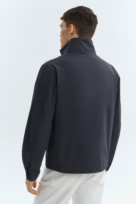 ветровка по цене 2770 руб вид справа