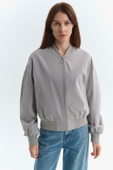 ветровка от бренда снежная королева вид слева