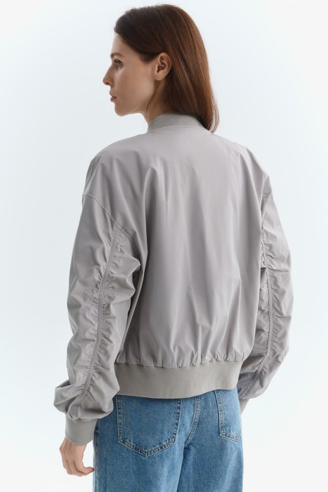 ветровка по цене 6900 руб вид справа