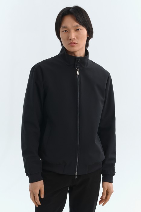 ветровка от бренда снежная королева вид слева